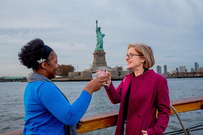 New York City Christmas Holiday Statue and Skyline Cocoa Cruise - Families, couples, and first-time visitors