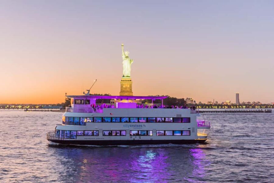 New York City: City Cruises Alive After Five Cocktail Cruise - Food and drinks: the key value warning