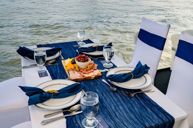 New York City Dinner Cruise on Luxury Yacht with Live Music - Brooklyn Bridge and Manhattan Bridge from below