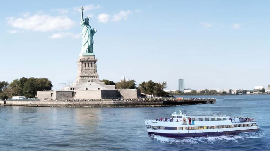 New York City: Discover Pass with Hop-on Hop-off Bus Tour - Key points at a glance