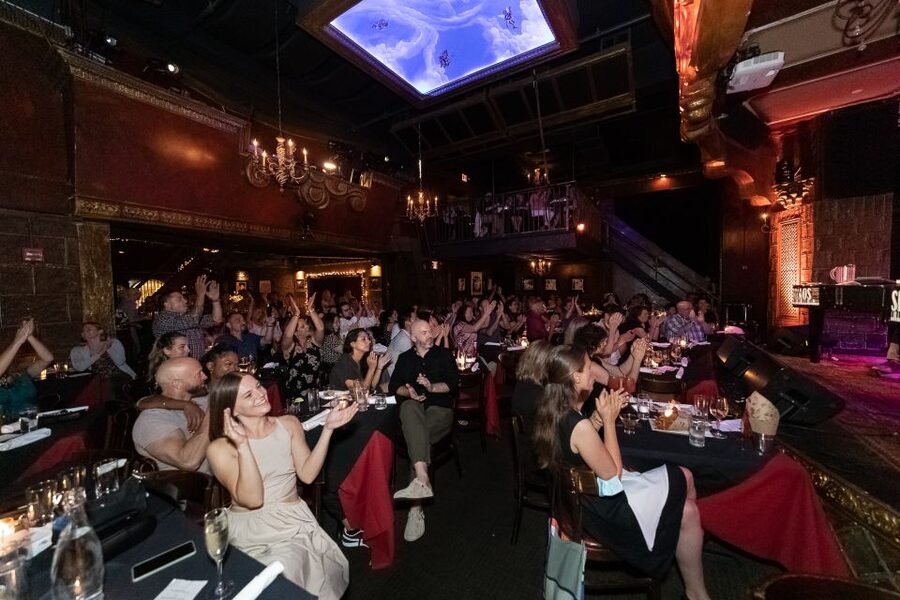 New York City: Dueling Pianos Show - The Cutting Room sets the stage for a musical party