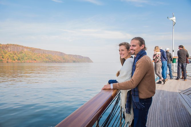 New York City Fall Foliage Brunch Cruise - Service, seating, and the pace of the meal