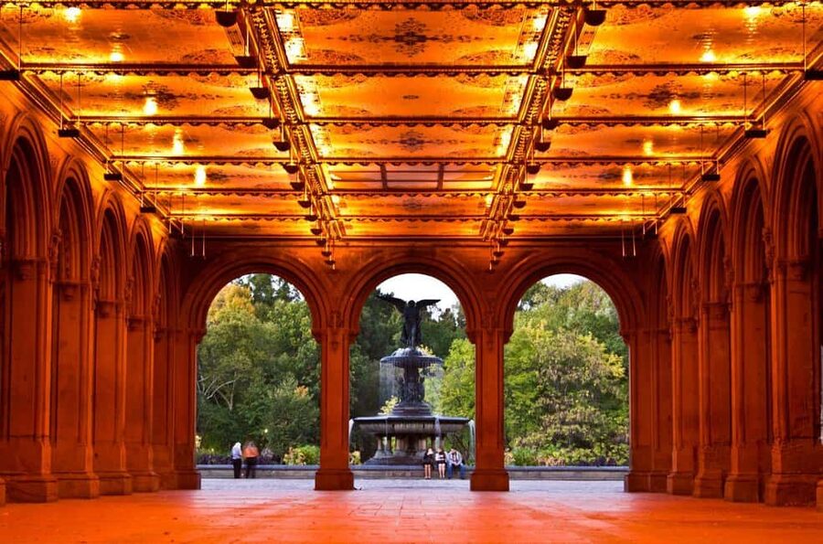 New York City: Gossip Girl Private Tour in Manhattan - Dylan’s Candy Bar and Bethesda Terrace