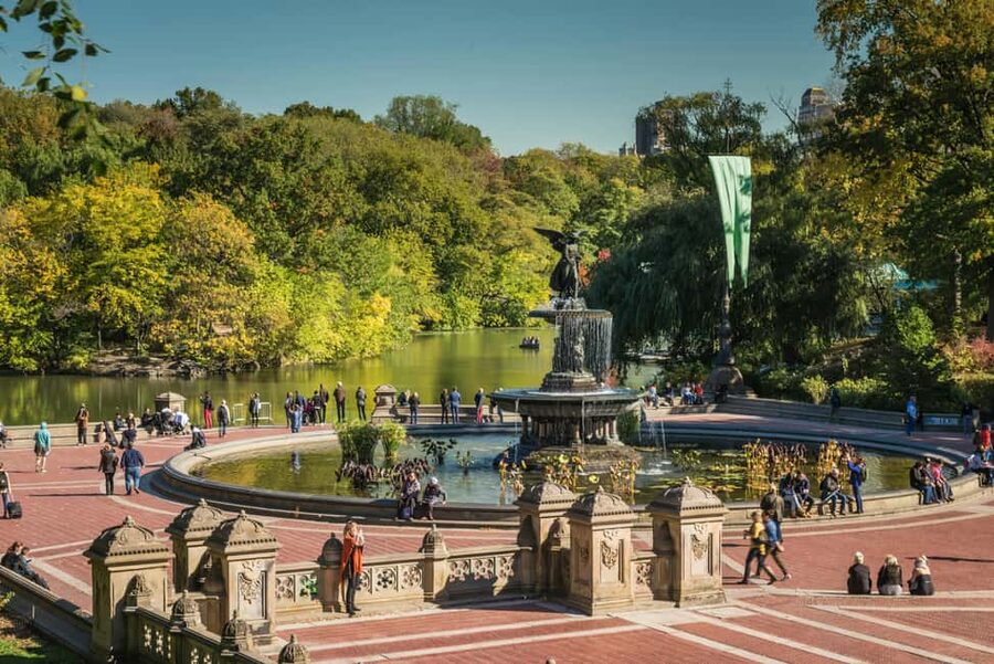 New York City: Gossip Girl Walking Tour - The Met Steps and Blair’s Queen B moment