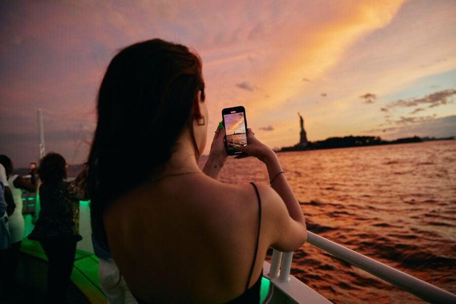 New York City: Gourmet Dinner Cruise with Live Music - Governors Island and Lower Manhattan after dark
