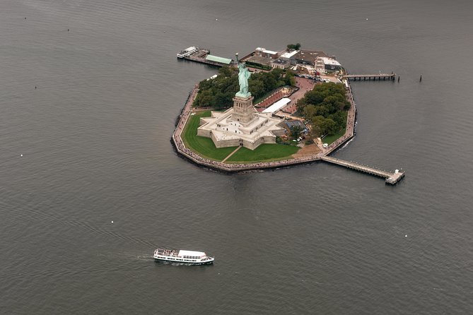 New York City Grand Island Helicopter Tour - From Pier 6 into the New York sky