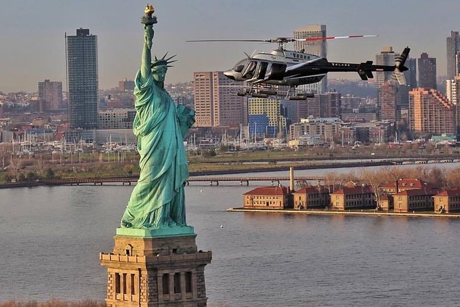 New York City Grand Island Helicopter Tour - Brooklyn Bridge, 8 Spruce Street, and the East River