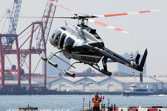 New York City Grand Island Helicopter Tour - Small aircraft, assigned seats, and the view from inside