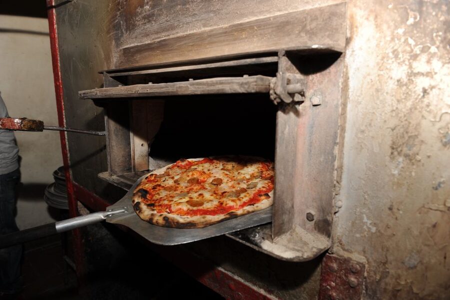New York City: Half-Day Pizza Bus Tour - Four stops, four ways to understand New York pizza