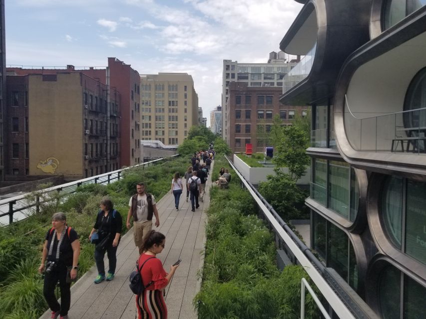 New York City: High Line & Hudson Yards Walking Tour - Chelsea Market and the art along the route