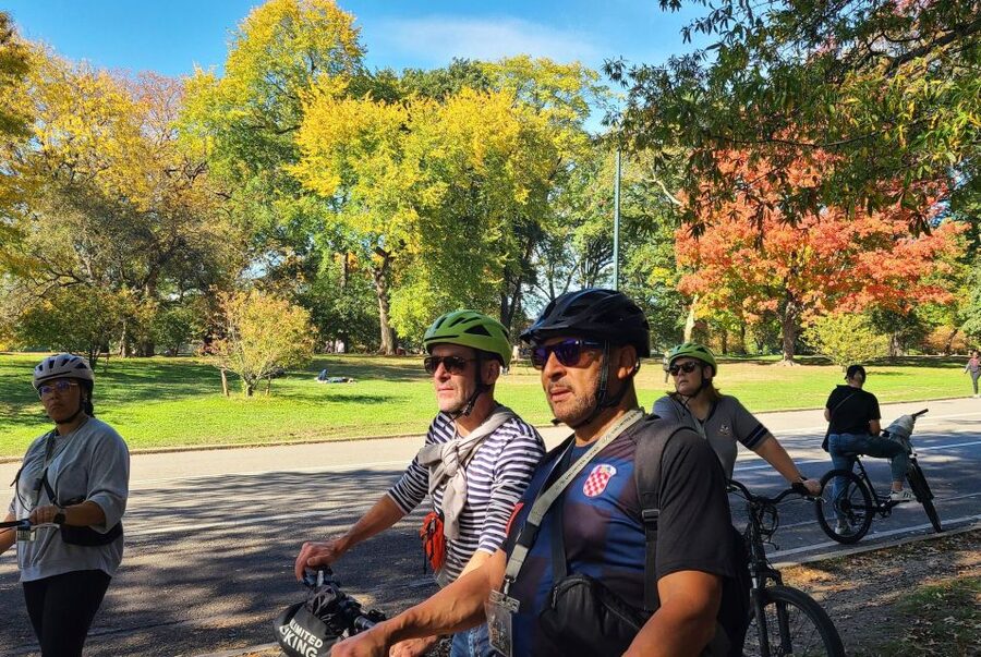 New York City: Highlights of Central Park Bike or eBike Tour - The guides make the same route feel different