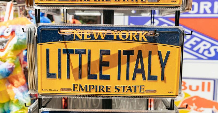 New York City: Little Italy Italian Food Tasting Tour - Starting with rainbow cookies at La Bella Ferrara