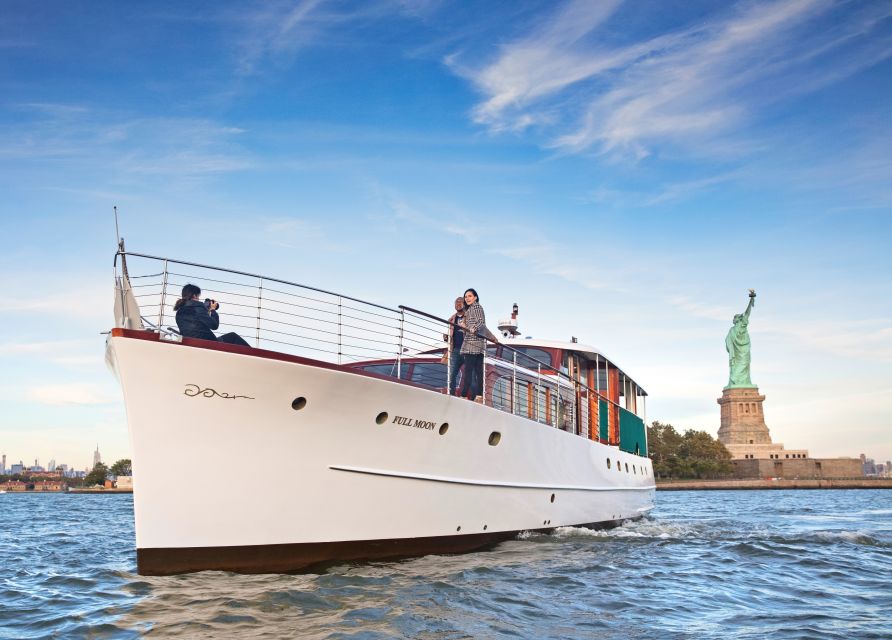 New York City: Mini Yacht Boat Ride with Sightseeing - Key points to know before booking