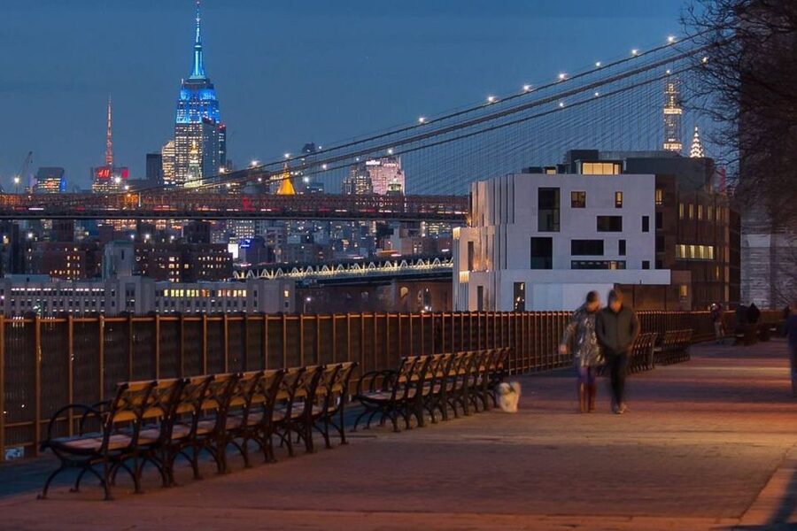 New York City: Night Skyline Bus Tour with Pizza Slice - Key points at a glance