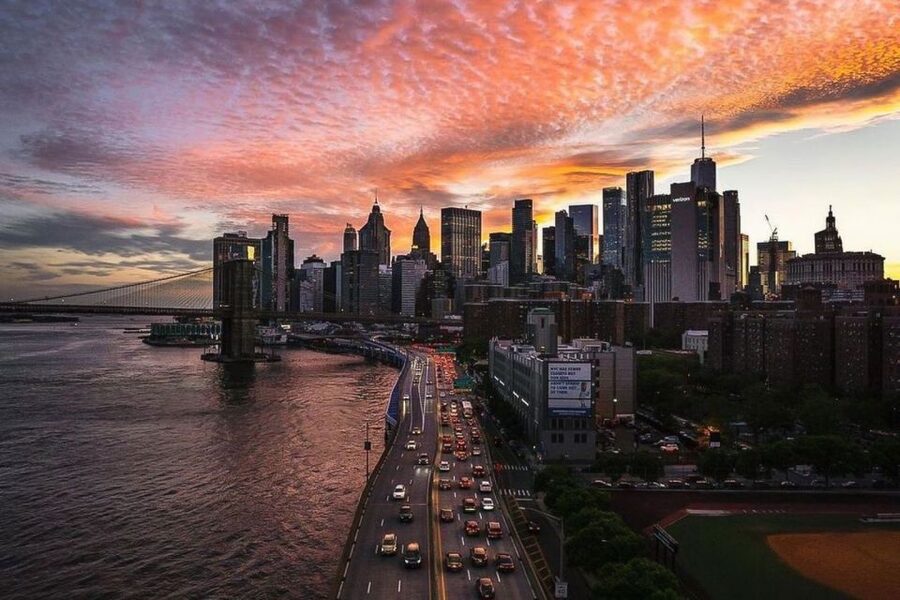 New York City: Night Skyline Bus Tour with Pizza Slice - Why this night tour works for first-time New York visitors