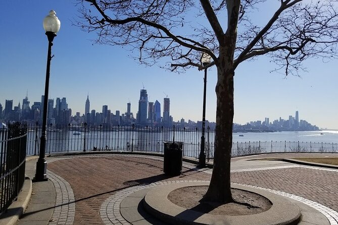 New York City Panoramic Skyline Tour - Hamilton Park and the Weehawken duel site