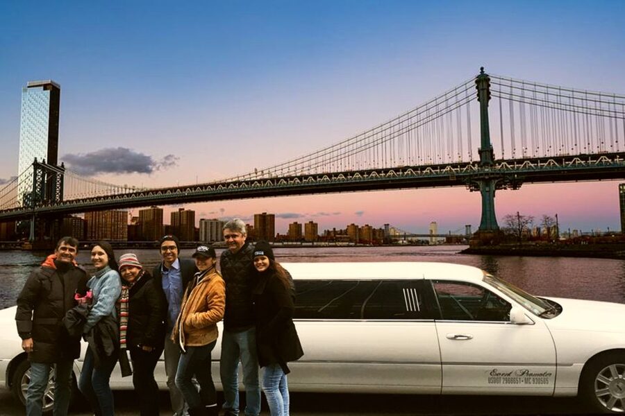 New York City: Private Manhattan Limousine Tour - The limousine experience itself