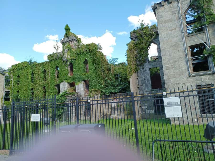 New York City: Roosevelt Island Walking Tour with Tram Ride - What the $25 price delivers