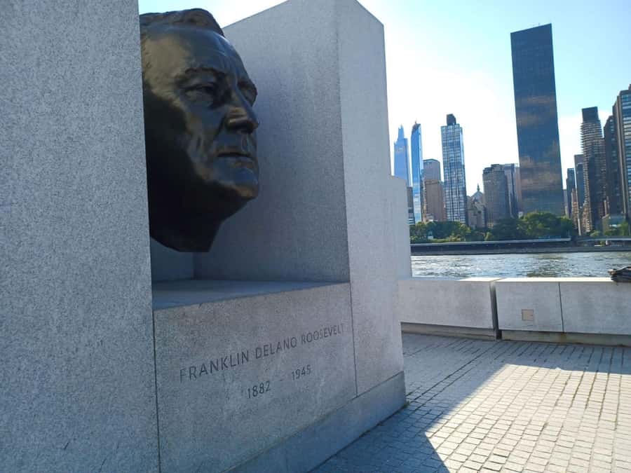 New York City: Roosevelt Island Walking Tour with Tram Ride - Nellie Bly and the Girl Puzzle Monument