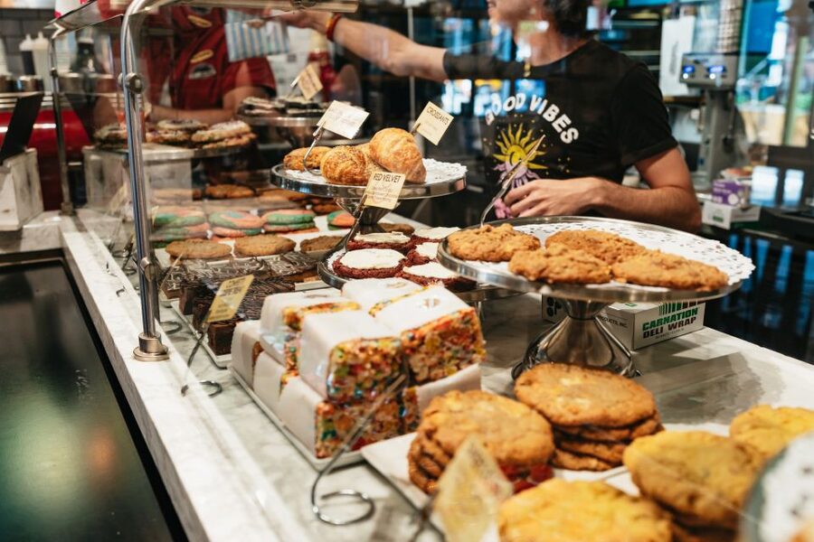 New York City's Hell's Kitchen: Walking Food Tour - Why the guide can make or break the afternoon