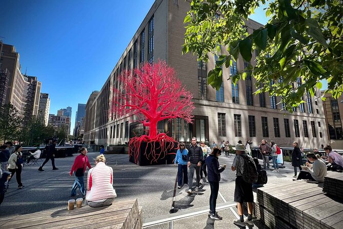 New York City's High Line: A Self-Guided Audio Tour - The Standard Hotel and the High Line’s unusual edge