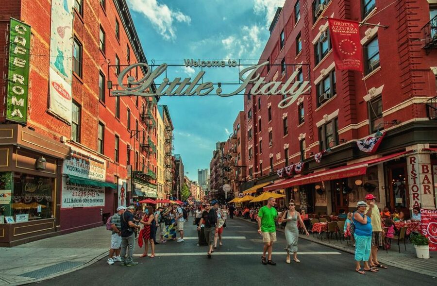 New York City: Sightseeing Walking Tour with Food Tastings - The guides make the difference