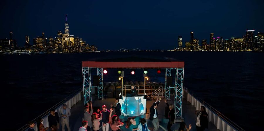 New York City: Sip 'N Groove Evening Cruise with Live DJ - Three bridges and a closer look at Lady Liberty