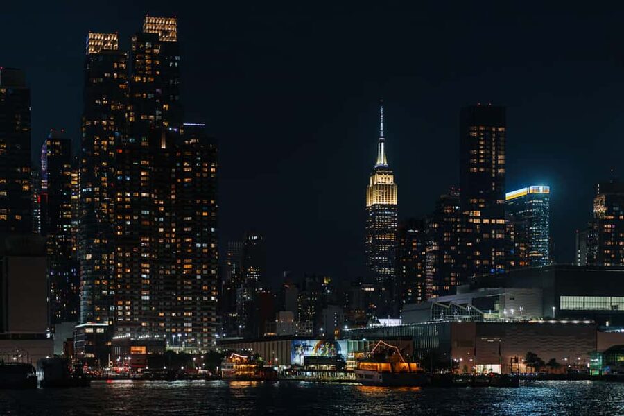 New York City: Sip 'N Groove Evening Cruise with Live DJ - Who will enjoy this cruise most