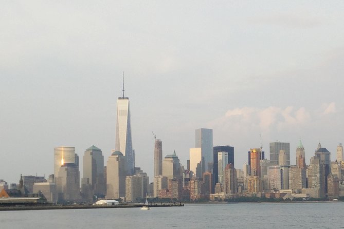 New York City Skyline and Statue of Liberty Cruise - Daytime versus evening sailing