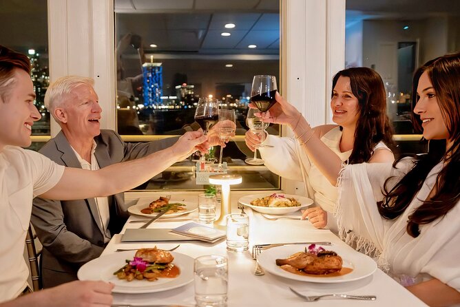 New York City Skyline Dinner Cruise - Music changes the mood more than you might expect