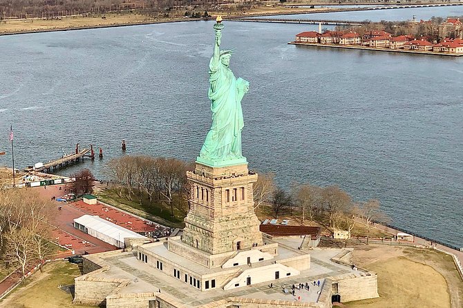 New York City Skyline Helicopter Tour from New Jersey - The New Jersey side and the return route
