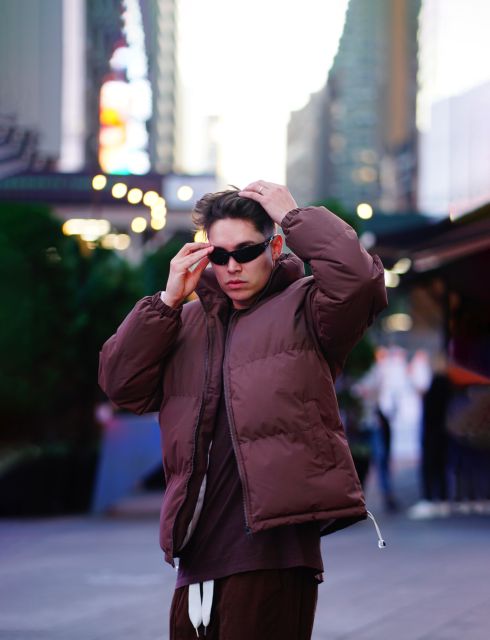 New York City: Solo or Couples Photoshoot in Times Square! - Meeting Bee at Rockefeller Center
