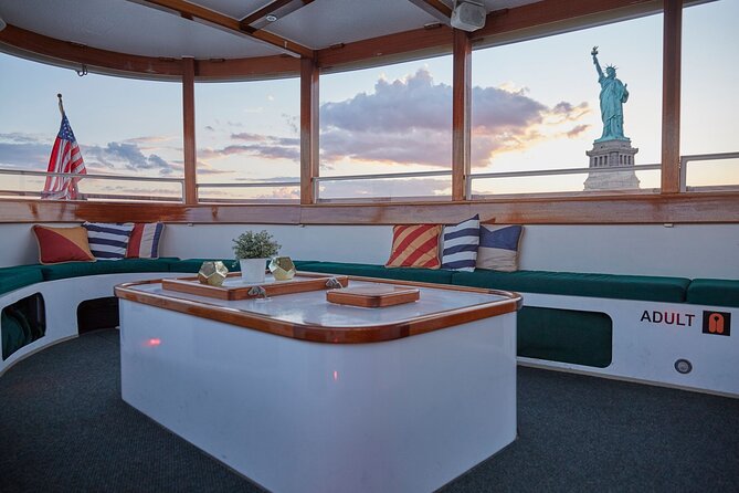 New York City Sunset Cocktail Cruise on Small Yacht - Key points at a glance
