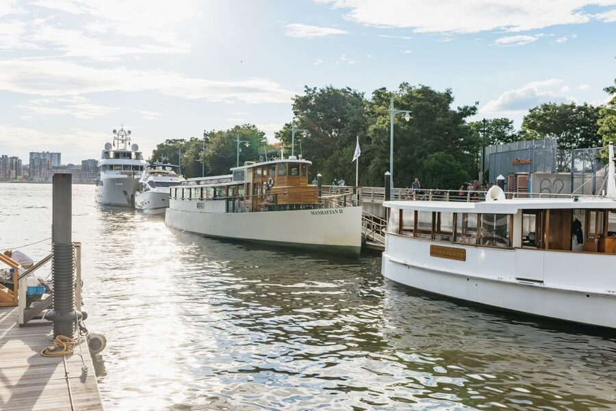 New York City: Sunset Yacht Cruise - Boarding and settling into the grand salon