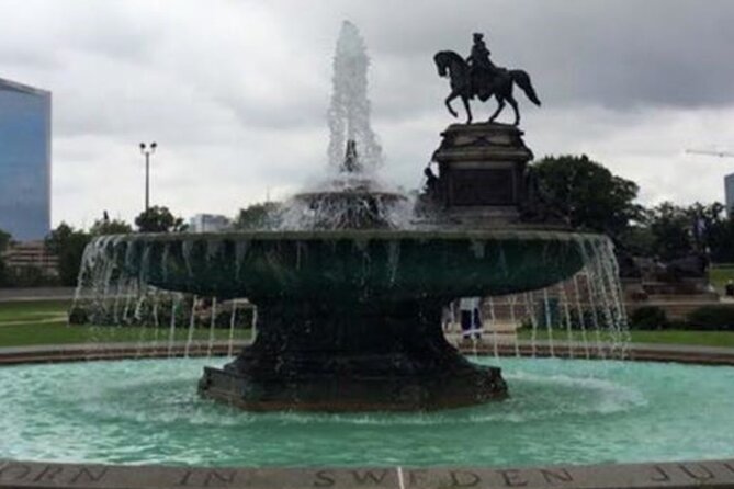 New York City to Washington DC and Philadelphia Tour in 1 Day - Forty minutes around the Lincoln Memorial