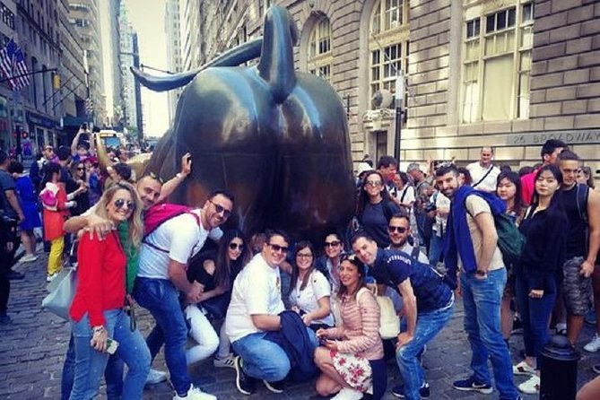 New York City Tour in German - Wall Street, the Bull, and Battery Park