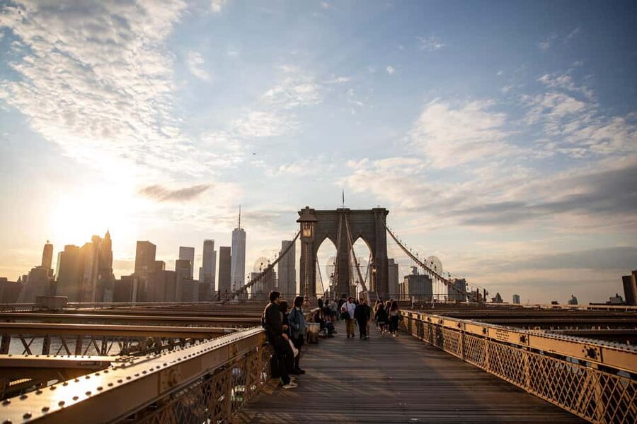 New York City Walk Tour Williamsburg DUMBO Brooklyn Bridge - Why this route gives you a different New York