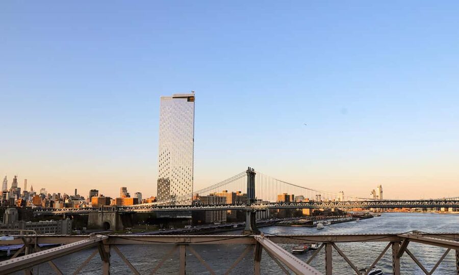 New York City Walk Tour Williamsburg DUMBO Brooklyn Bridge - Williamsburg: graffiti, shops, and the East River