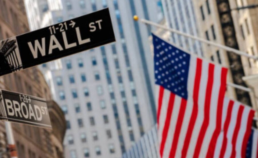 New York City: Wall Street and 9/11 Memorial Walking Tour - What guides add to the walk