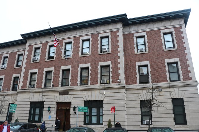 New York contrasts: Manhattan, The Bronx, Queens & Brooklyn - Four boroughs, one fast-moving New York lesson