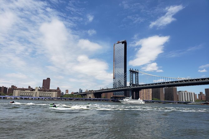 New York Contrasts Tour - Bronx graffiti: strong photos, limited time
