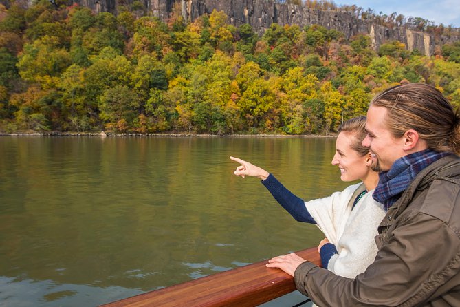 New York Fall Foliage Cruise up the Hudson River - Drinks, snacks, and the pace of the afternoon