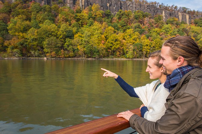 New York Fall Foliage Cruise up the Hudson River - Timing, weather, and the practical details