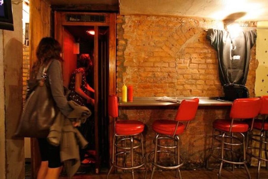 New York: Guided Walking Tour to Hidden Speakeasies - Stop one: finding the first concealed bar