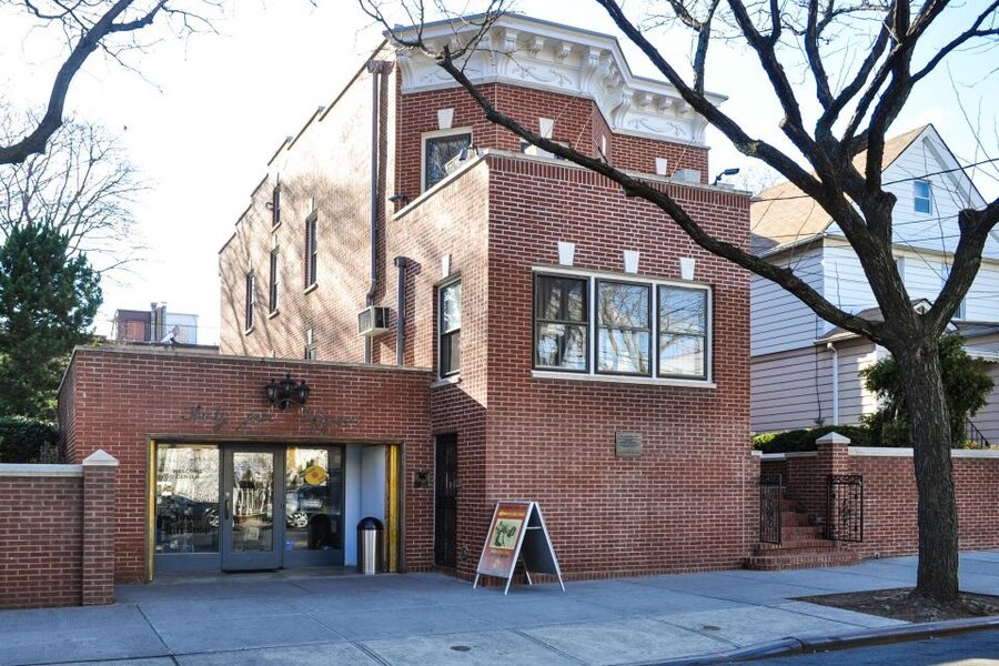 New York: Louis Armstrong Private Walking Tour with Concert - Language, group size, and planning details