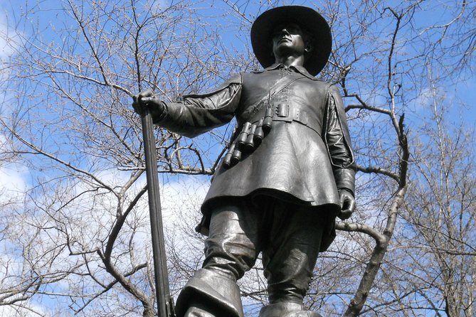 New York Lower Central Park Scavenger Hunt Adventure - Columbus Circle, Bethesda Fountain, and the ponds