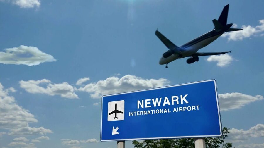 New York Manhattan:JFK EWR LGA Private Hotel Transfer - What curbside pickup feels like at the airport