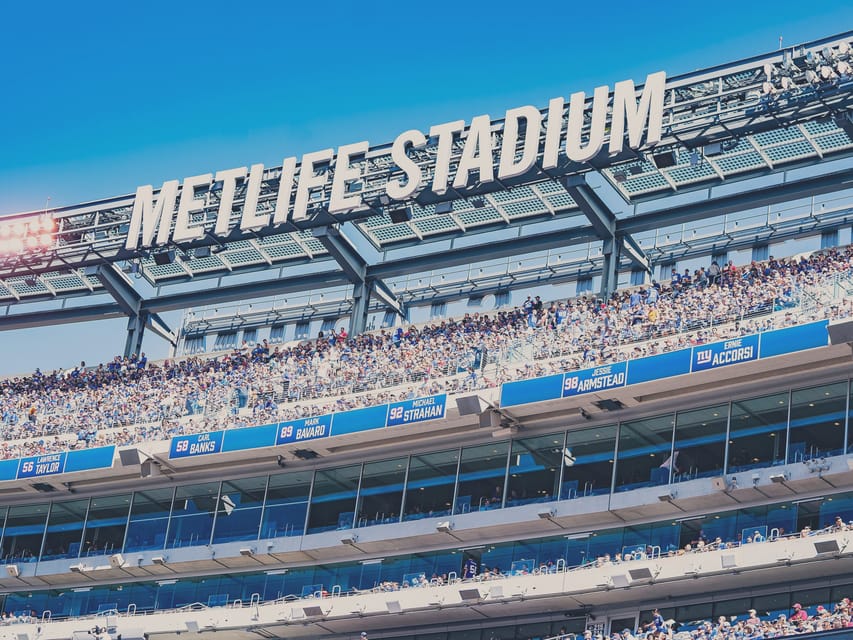 New York: New York Giants Football Game Ticket - Who should book a Giants game?