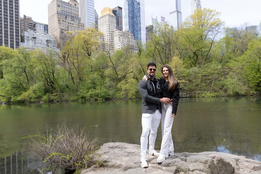 New York: Photoshoot in NYC Central Park 5th Ave - What you receive after the camera work
