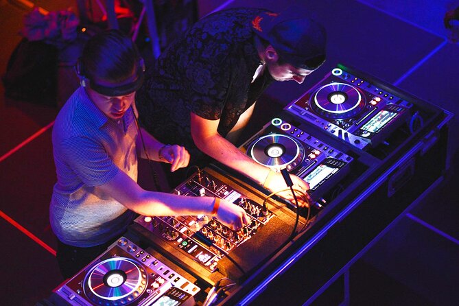 New York Pier 15 New Year's Eve Buffet Dinner Cruise - Dancing into midnight with a live DJ